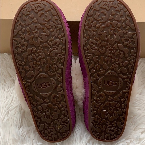 Authentic UGG Aira tehuano slippers size 5 - Picture 6 of 6